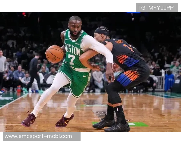 杰伦布朗进入MVP讨论后防守压力加大效率下滑引发关注